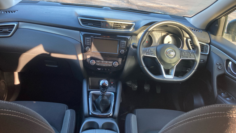 Nissan Qashqai 1.3 DiG-T N-Connecta 5dr Petrol Hatchback